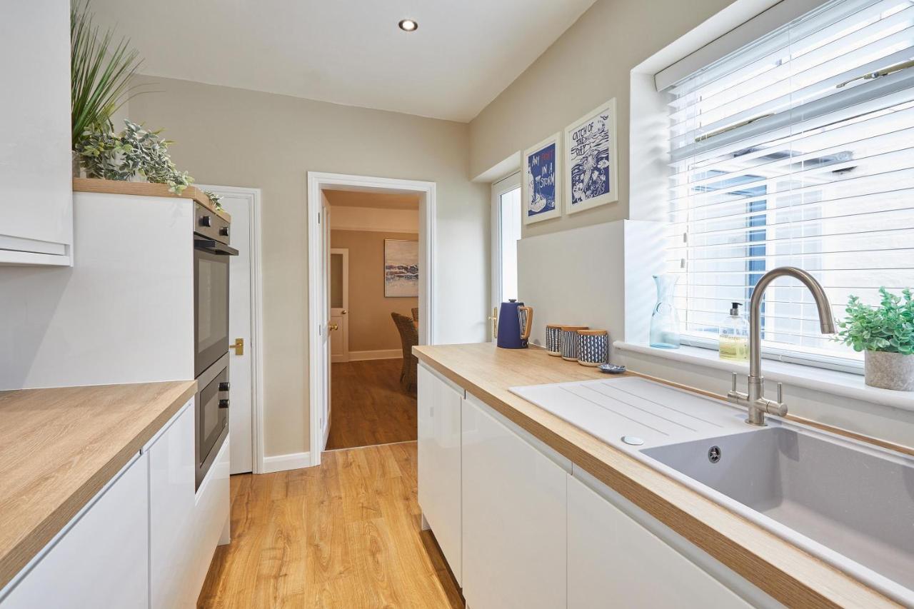 Host & Stay - Ebb Tide Whitby Bagian luar foto