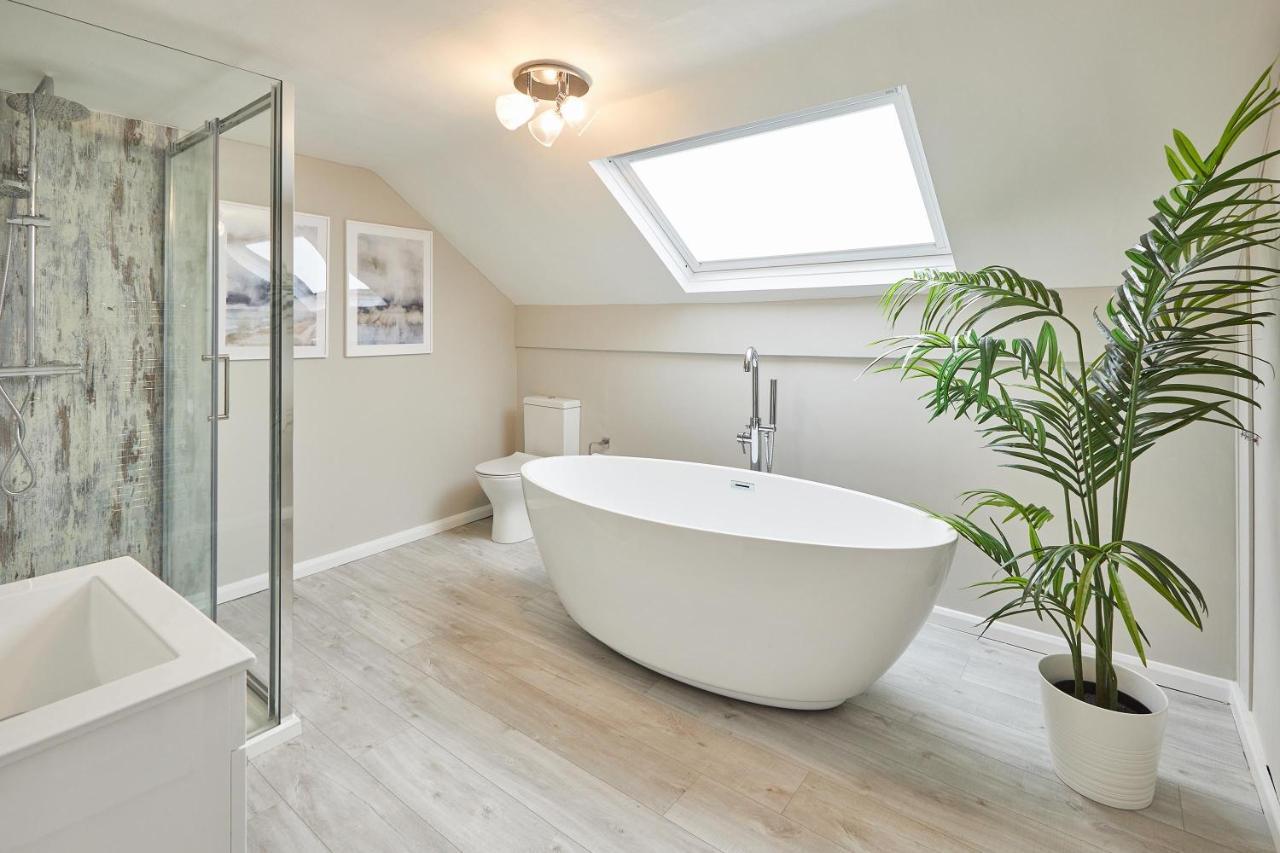 Host & Stay - Ebb Tide Whitby Bagian luar foto