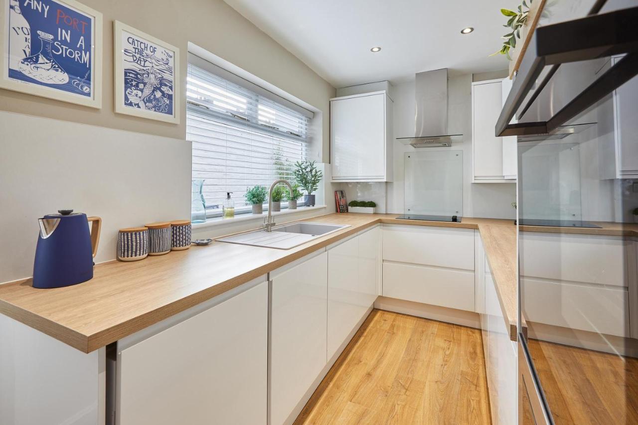 Host & Stay - Ebb Tide Whitby Bagian luar foto
