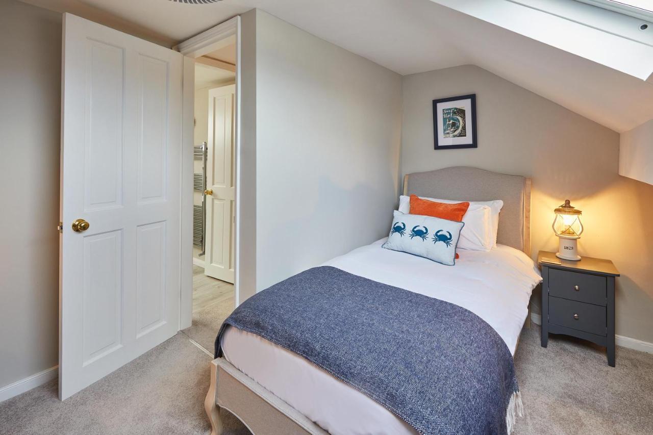 Host & Stay - Ebb Tide Whitby Bagian luar foto